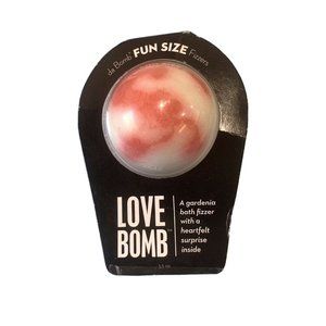 Da Bomb Bath Fizzers Love Bomb  3.5 OZ Brand New